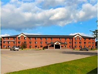 Days Inn & Suites by Wyndham Des Moines Airport
