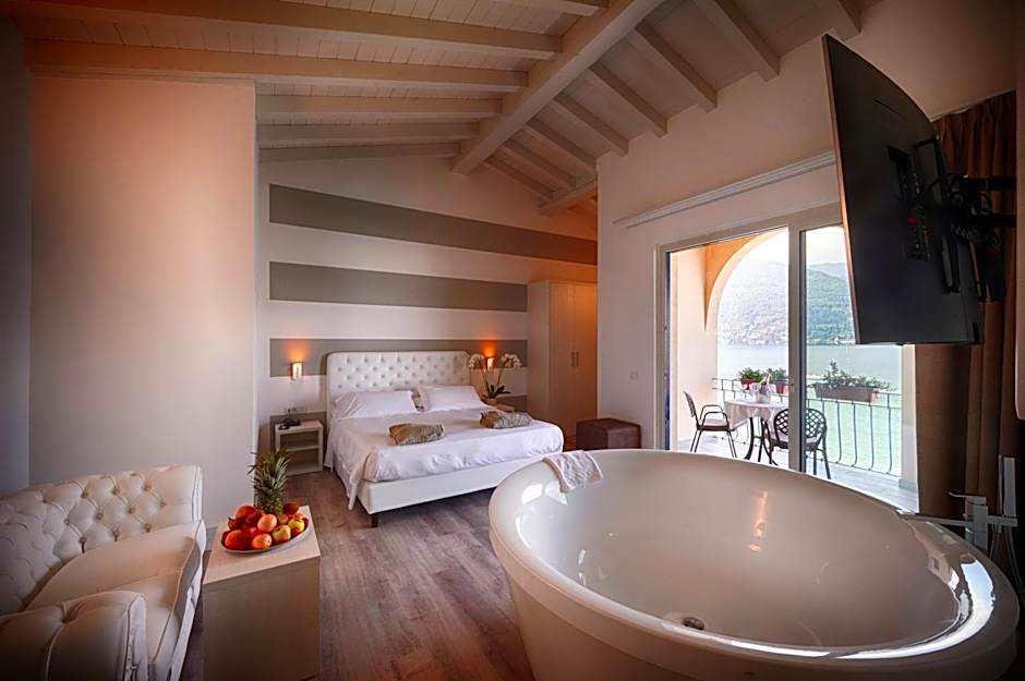 Bella Hotel & Restaurant with private dock for mooring boats