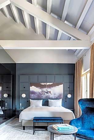 Suite with Balcony and Square View