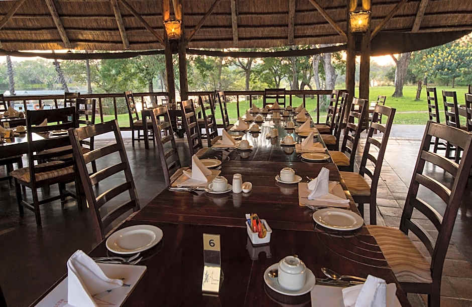 Azambezi River Lodge