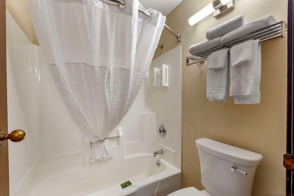 Clarion Pointe Racine - Mount Pleasant