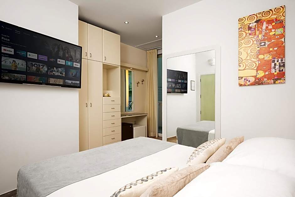 Photo 1 of 4 of Double Room