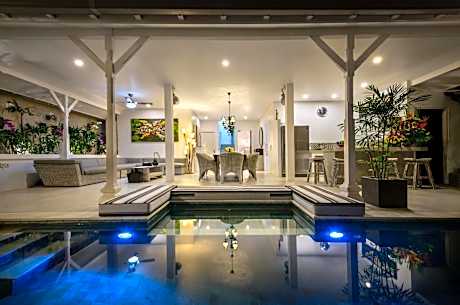 Ozamiz Villa Seminyak by Villas R Us