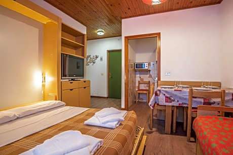 One-Bedroom Apartment (6 Adults)