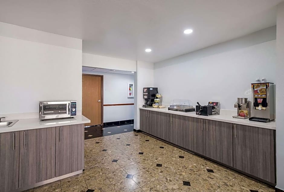 Quality Inn & Suites North Mesquite I-30