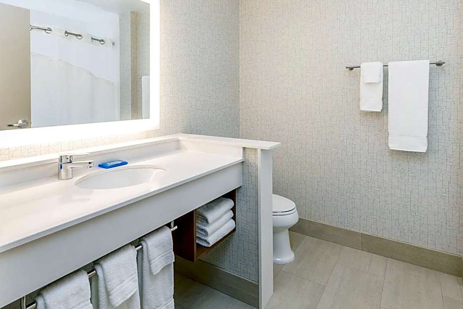 Holiday Inn Express & Suites Sturbridge By IHG