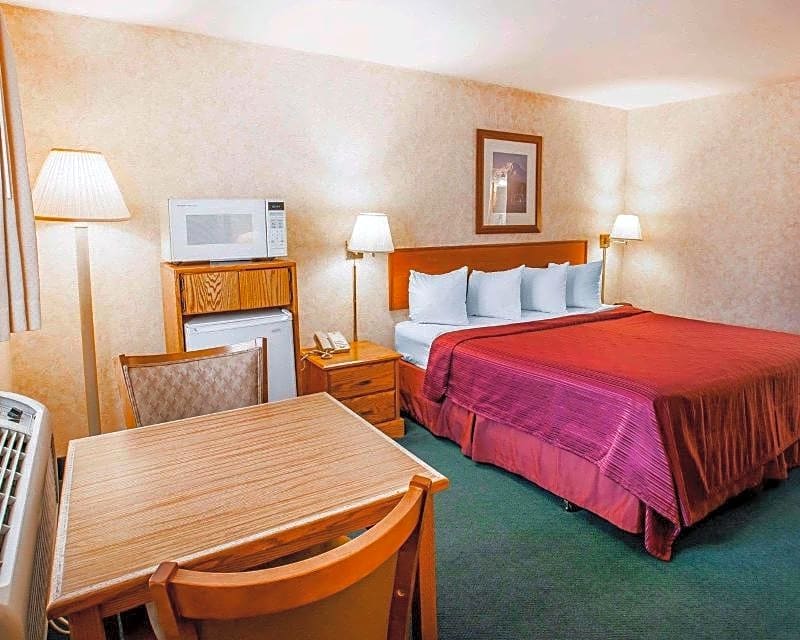 Quality Inn & Suites Bremerton near Naval Shipyard