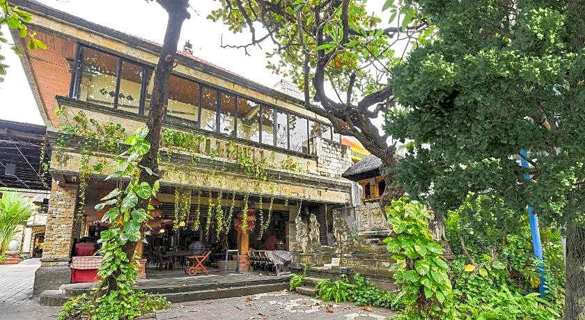 Super OYO Townhouse Oak Maxi Hotel Legian