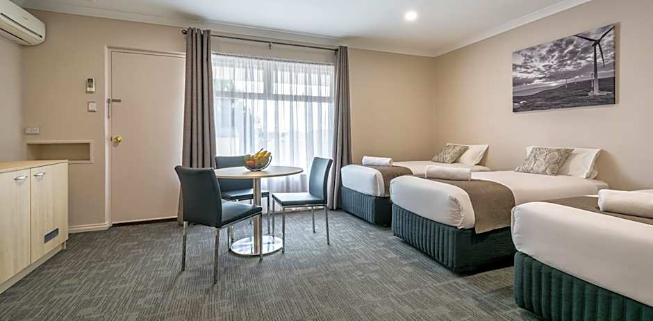 Mandala Ace Albany Hotel