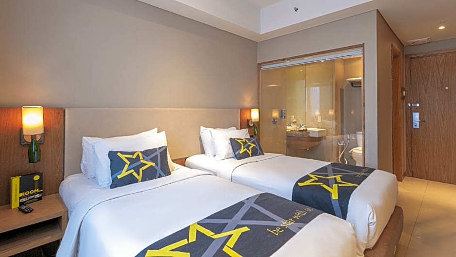Yellow Star Gejayan Hotel