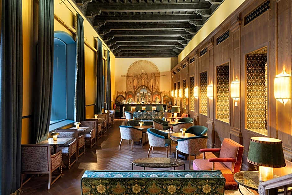 AC Palacio de Santa Paula Autograph Collection