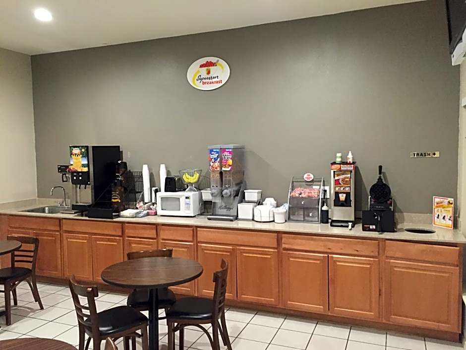Super 8 by Wyndham Bastrop TX