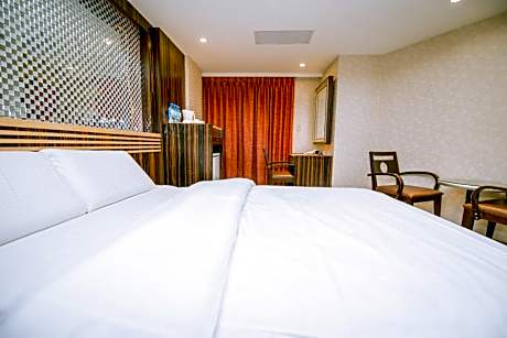 Deluxe Quadruple Room - Without Window
