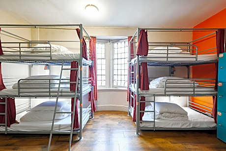 1 Person in 9-Bed Dormitory - Female Only