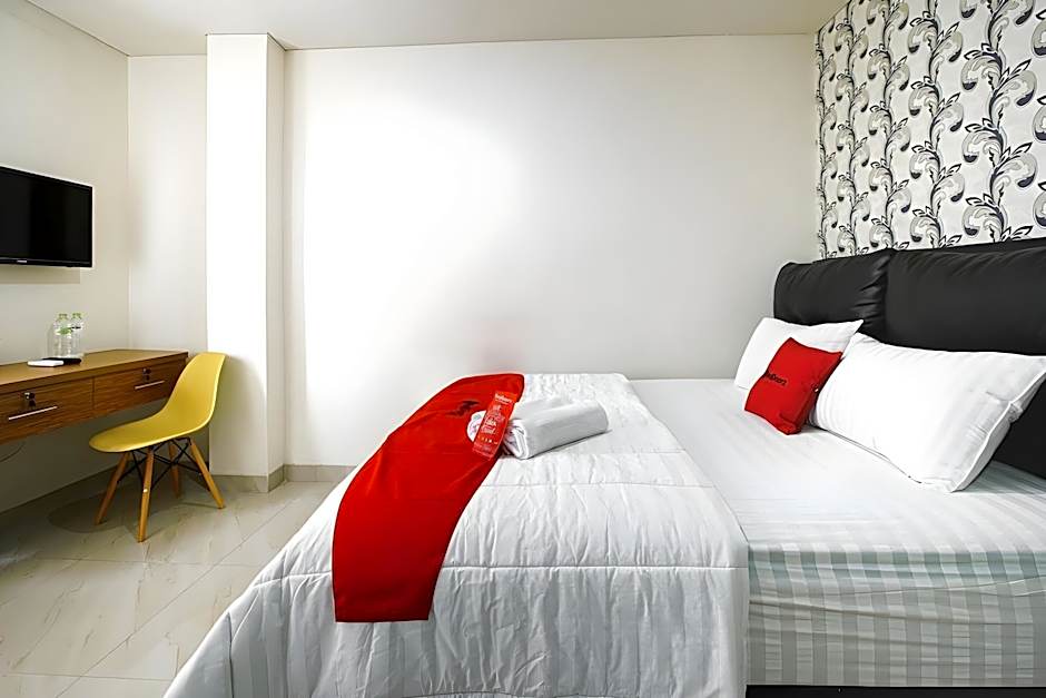 RedDoorz near Palembang Trade Center 3