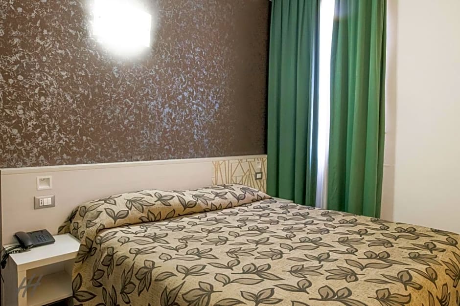 Hotel Holiday