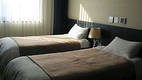 Standard Twin Room for 3 People