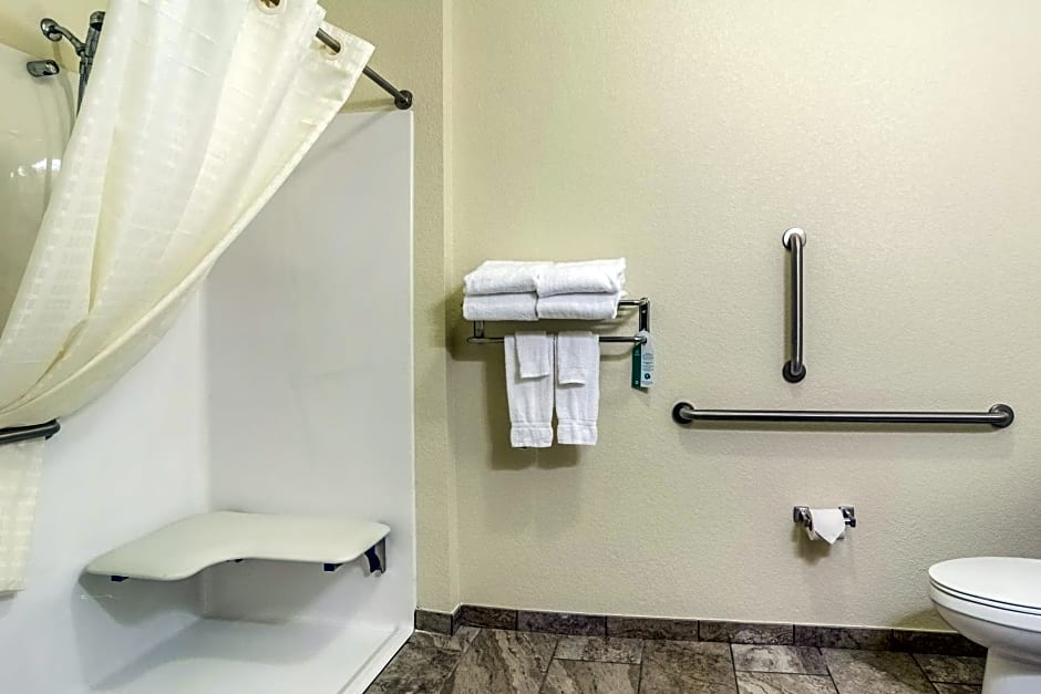 Cobblestone Hotel & Suites - Torrington