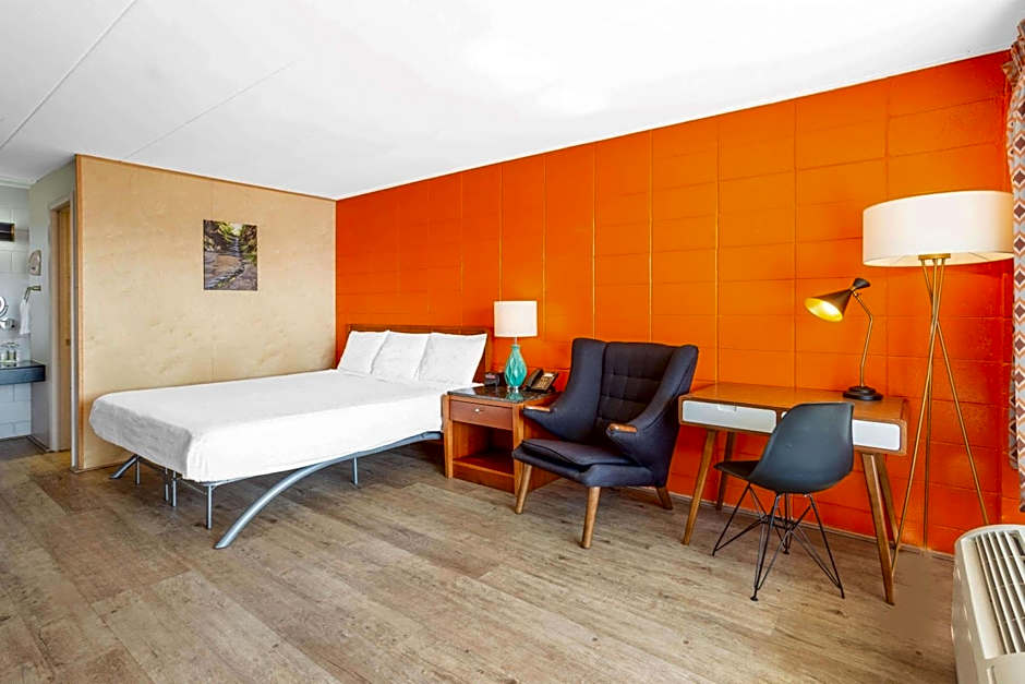 Starved Rock Motor Inn