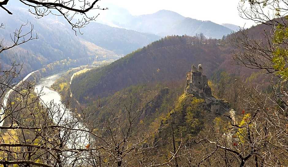 Rekreačná chata pod Jedľovinou, Varín