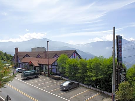 Maple Leaf Holiday Villa