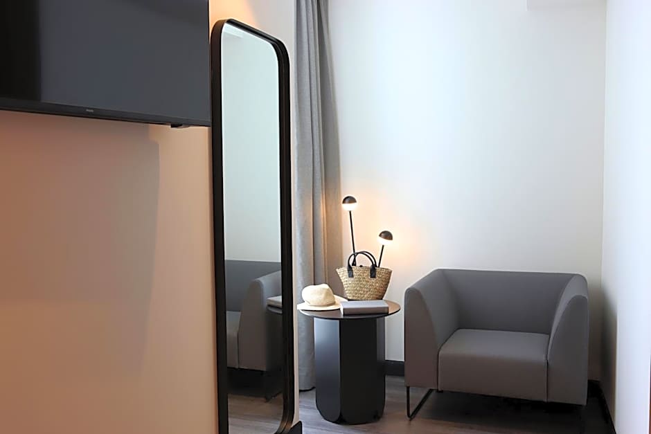 Silken Saaj Maar - Adults Only