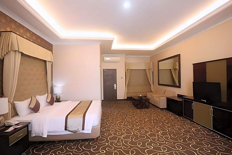Adhiwangsa Hotel And Convention Hall