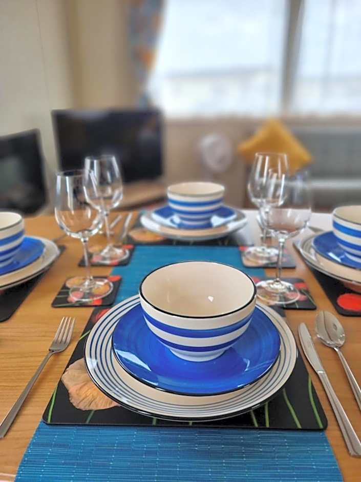 Chic, spacious & fun coastal retreat - family friendly - 3 min walk to beach