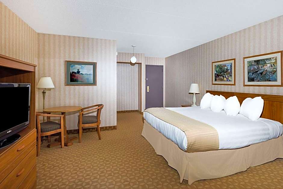 Ramada by Wyndham Watertown/Thousand Islands NY