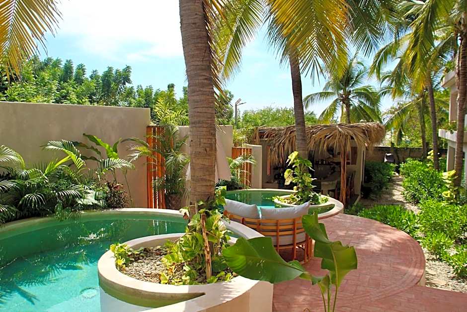 Casa Leah - Full Ocean View Apartment- Zicatela - AC in Bedroom - Steps To Beach - Steps to la Punta