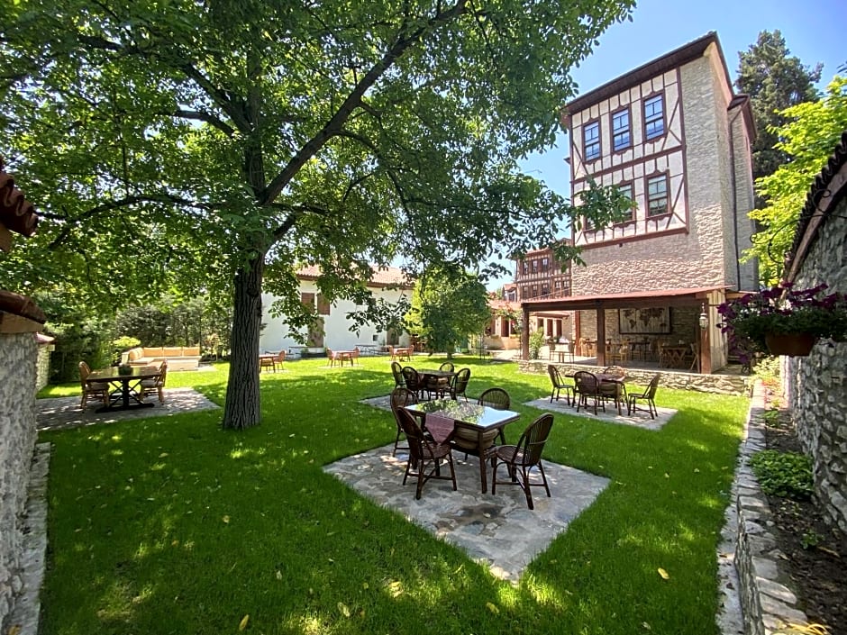 KARAÜZÜMLER KONAĞI