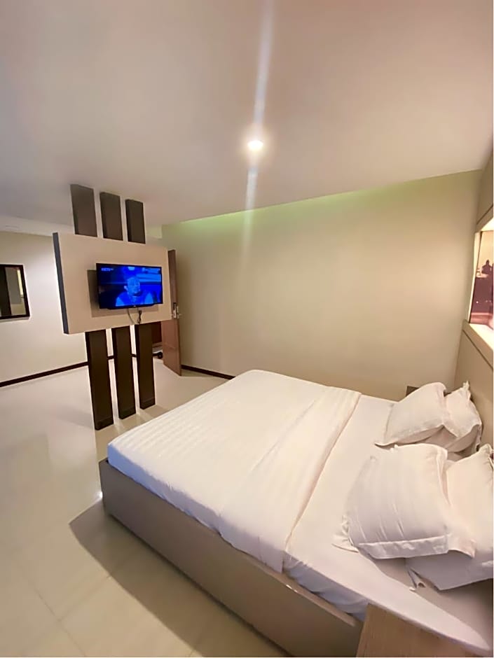 Alexander Hotel Tegal