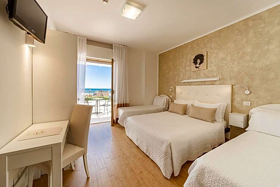 Hotel Soraya - Spiaggia Sawasdee with Beach, Restaurant & Parking