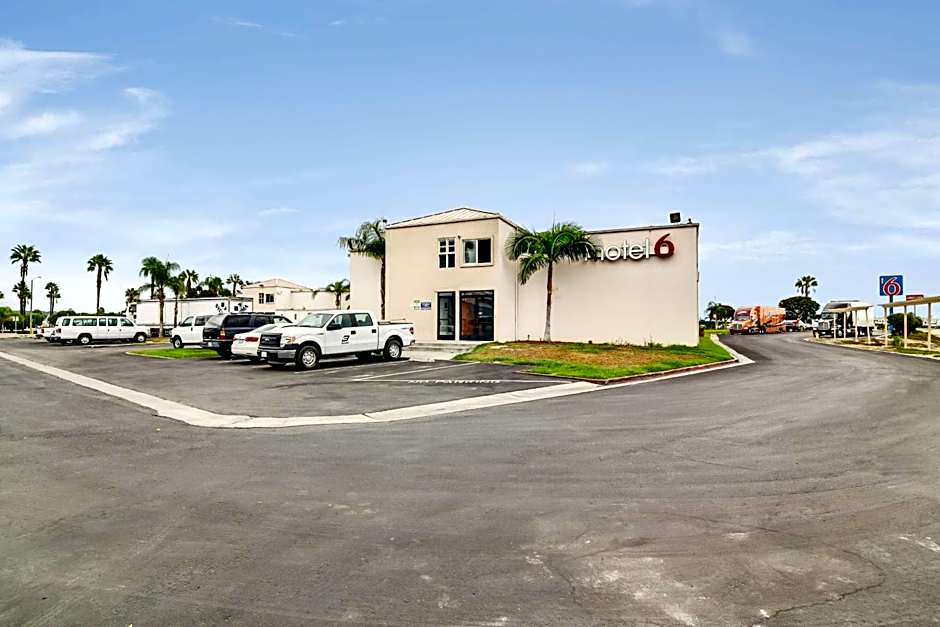 Motel 6 Carson