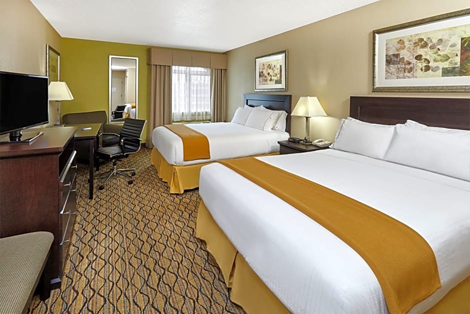 Holiday Inn Express & Suites Chicago-Libertyville, an IHG Hotel