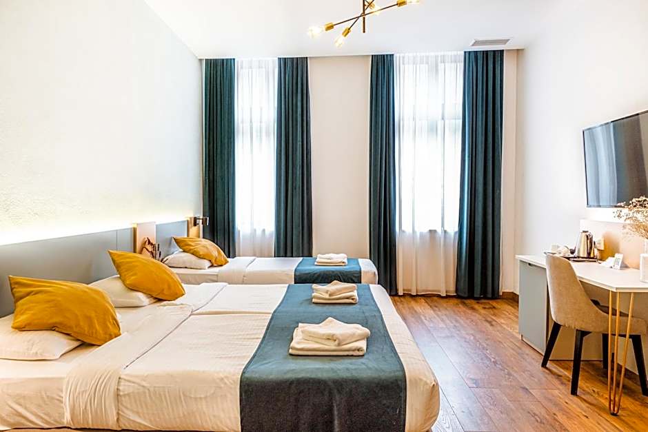 CASA CHITIC - HOTEL & RESTAURANT- Str Nicolae Balcescu 13