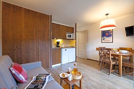 Studio with Sleeping Alcove (4 People)