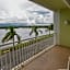 TAMPA BAY, BEACH step away, WIFI, FREE PARKING,POOLS, JACUZZI
