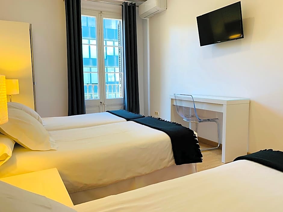 Super Balmes Guest House