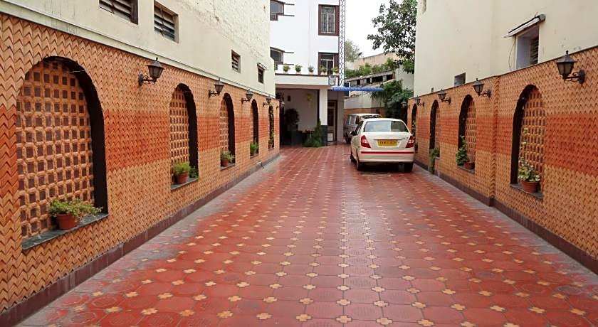 Nahar Manchester Inn