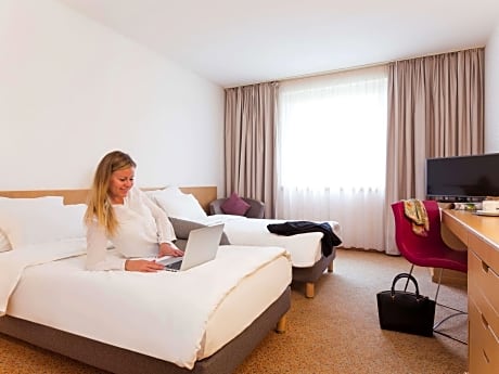 Standard room with 1 queen-size bed and sofa