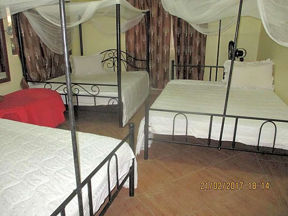 Fanaka Safaris Campsite & Lodges