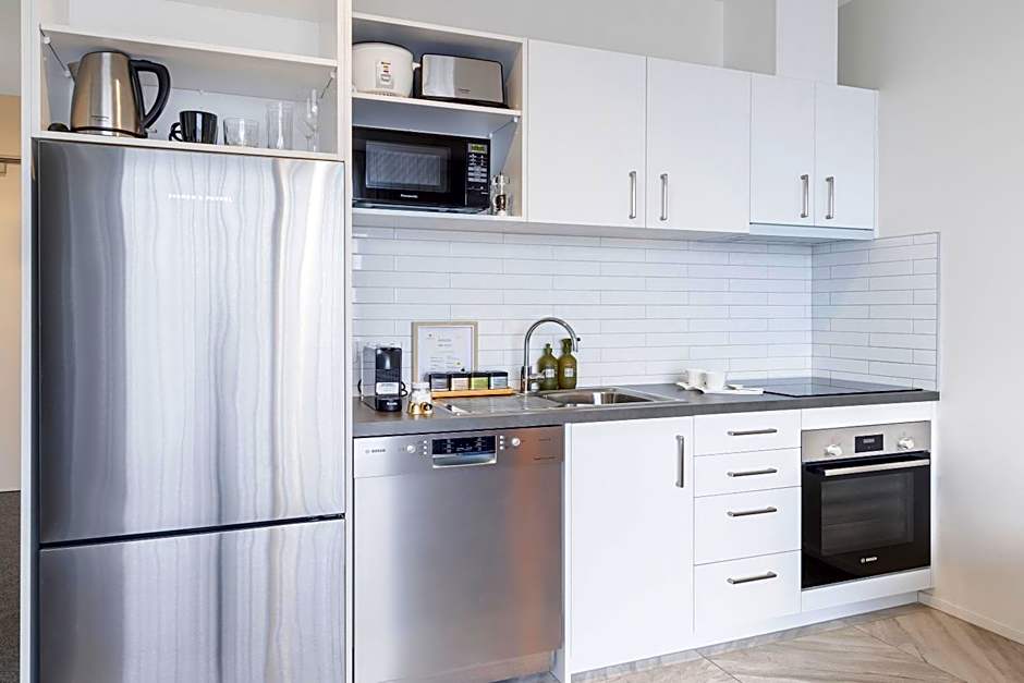 Hidden Lake Hotel & Apartments