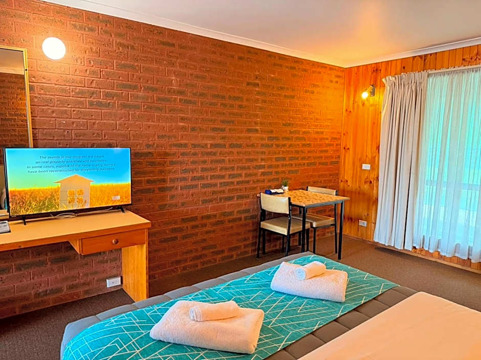 Country Roads Motor Inn