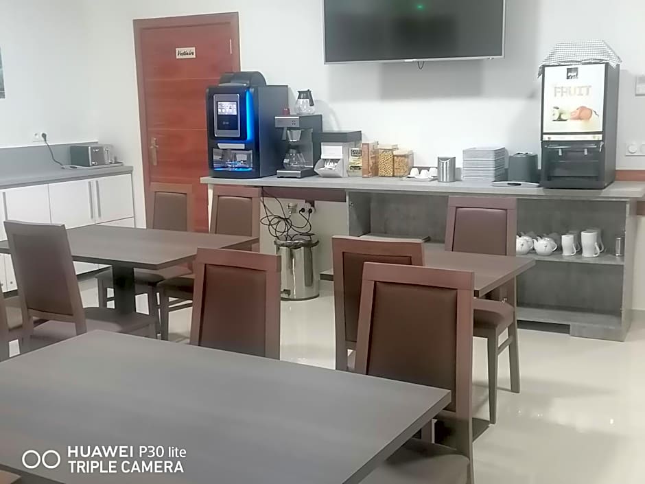 SQUARE HOTEL