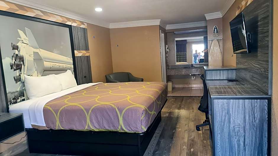 Photo 1 of 21 of King Room - Non-Smoking