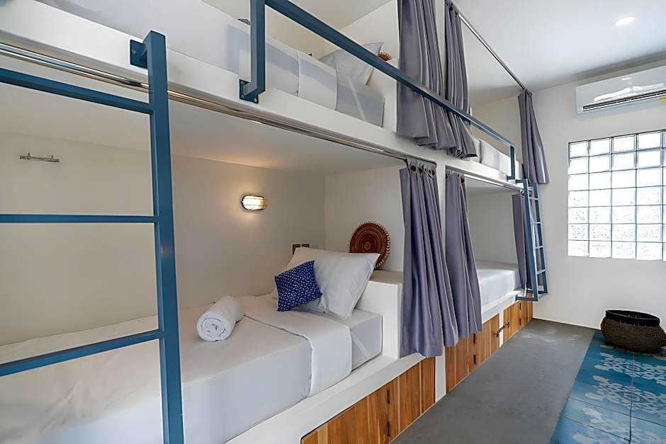 Seaesta Komodo Hostel & Hotel