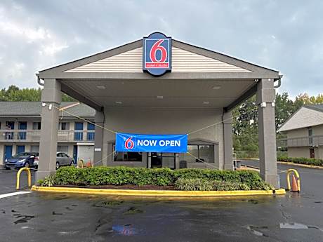 Studio 6 Suites Charlotte, NC Northlake