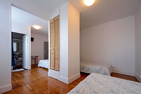 Quadruple Room with Private Bathroom