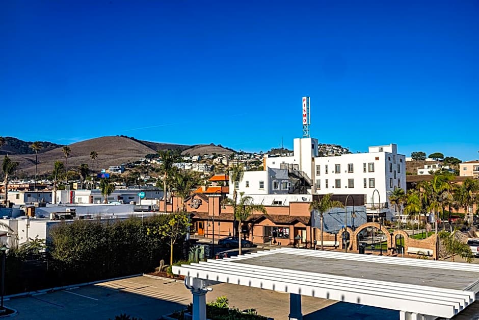 Inn at the Pier Pismo Beach, Curio Collection by Hilton